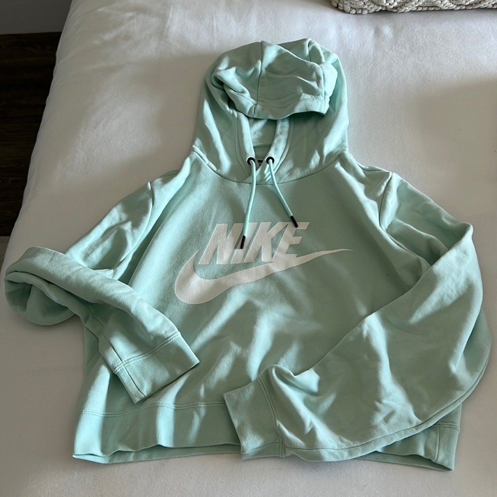 Nike cropped hoodie. Size M